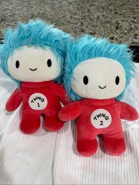 Universal Studios Thing 1 and Thing 2 Plush Cat In The Hat.